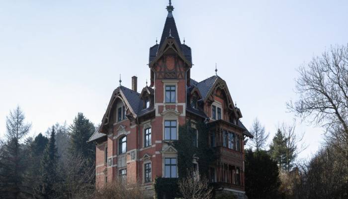 Immobilienanzeige historische Villa auf realportico.de