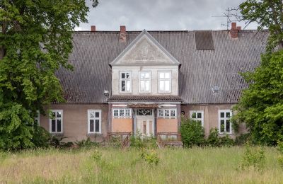 Mindestgebot 68.000 EUR: Gutshaus in Kargow wird versteigert, Außenansicht