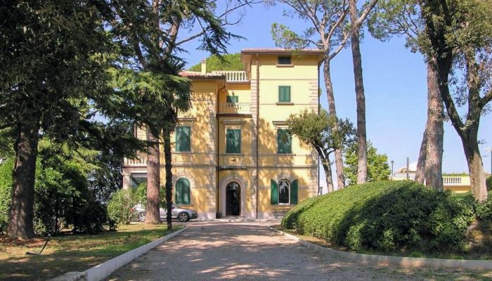 Historische villa te koop Terricciola, Toscane,  Italië