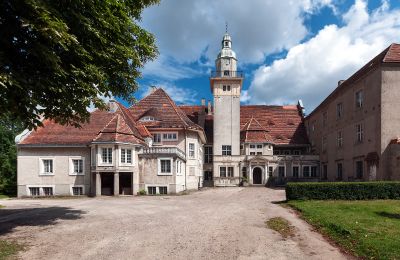 Westpommern:  Käufer für Schloss in Płoty gesucht, Vorderansicht