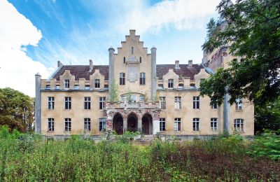 Dobrowo: Ausschreibung Schloss Klein Dubberow, Vorderansicht