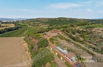 Landhuis te koop Arezzo, Toscane, RIF 2993 Blick auf Anwesen und Umgebung