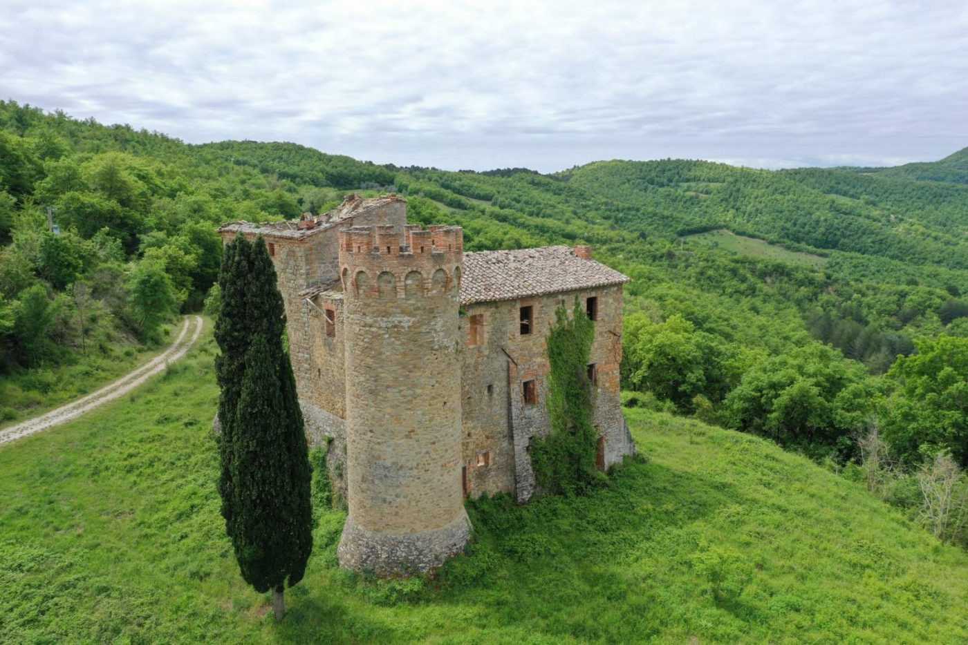 Billeder Castello Di Bisciano - Ensomt slot i Umbrien til salg