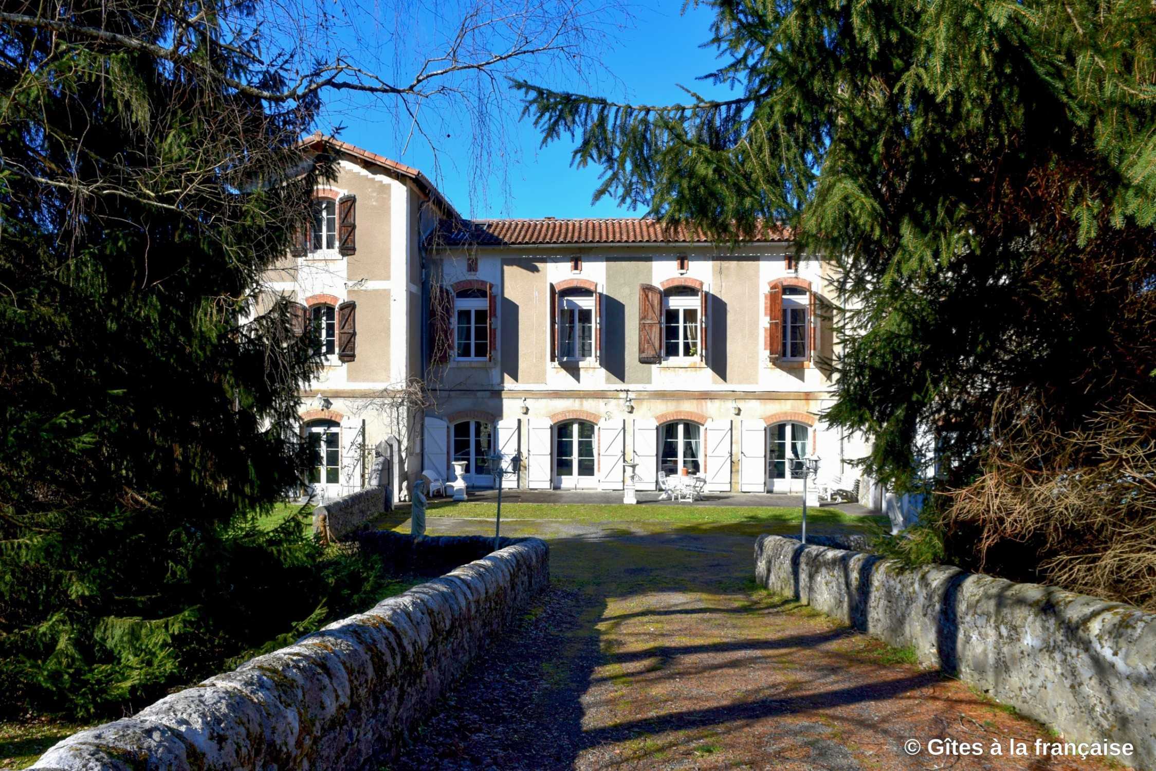 Bilder Historisches Schulgebäude als Ferienhaus/B&B, Pyrenäen