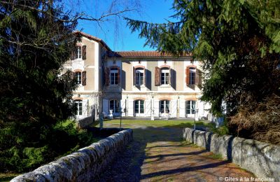 Lantgård till salu Aspet, Occitanie, Inkörning