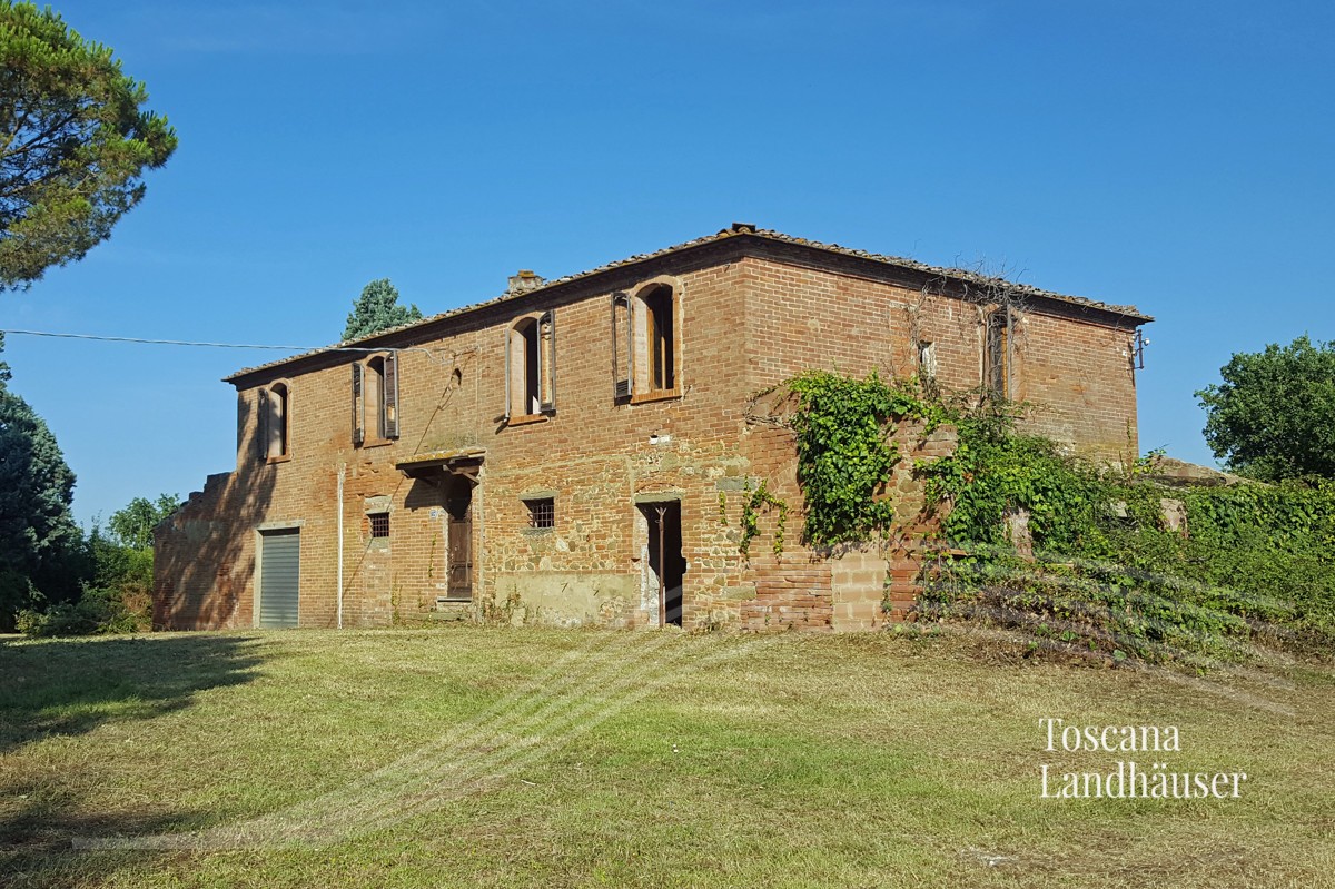 Billeder Historisk bondegård med jord, nær Siena