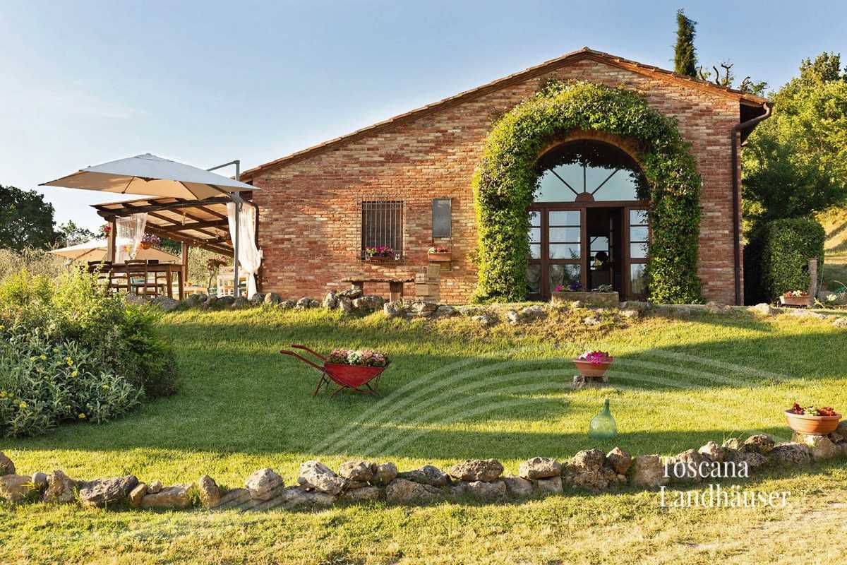 Bilder Country house with outbuilding in Chianciano Terme