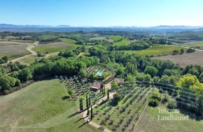 Landsted til salgs Chianciano Terme, Toscana, RIF 3061 Blick auf Anwesen