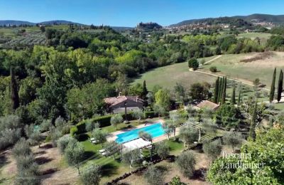 Landsted til salgs Chianciano Terme, Toscana, RIF 3061 Pool und Haus