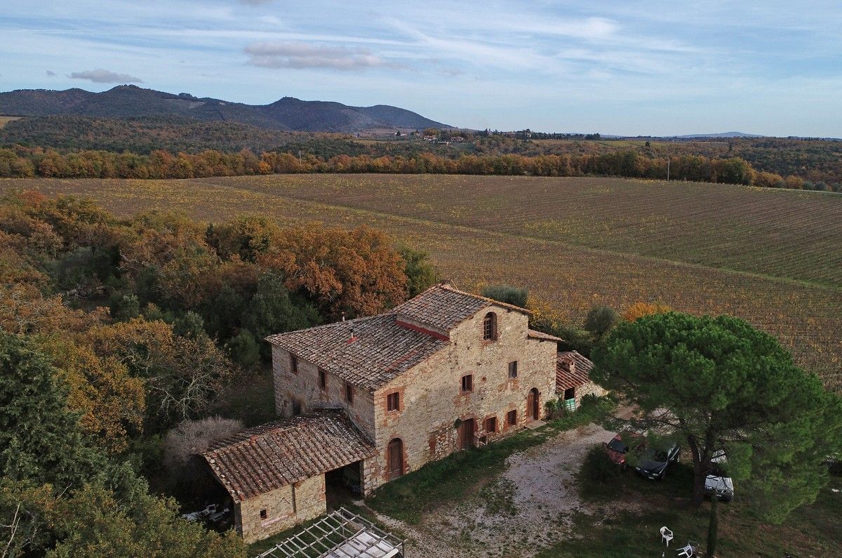 Bilder Interessant bolig med renoveringsbehov like utenfor Siena