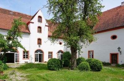 Schloss kaufen 91792 Ellingen, An der Vogtei 2, Bayern, Innenhof