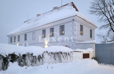 Karaktereiendommer, Slott i nærheten av České Budějovice, Sør-Böhmen