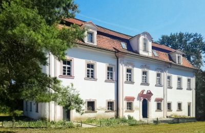Slott til salgs Opava, Moravskoslezský kraj, Utvendig