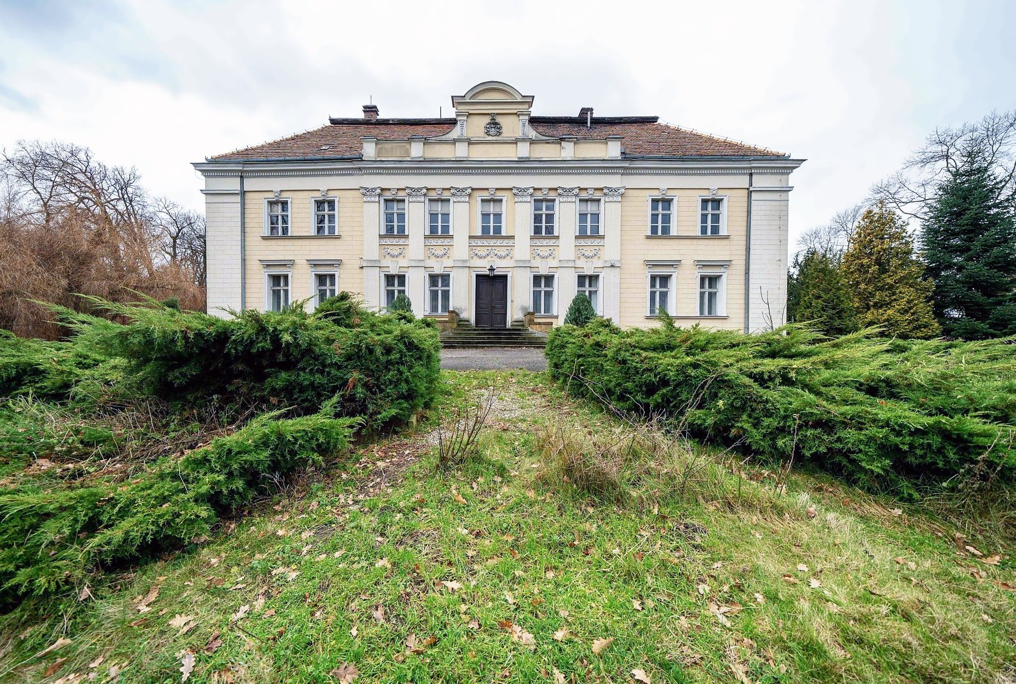 Fotos Klassizistisches Herrenhaus in Gola bei Gostynin, Großpolen