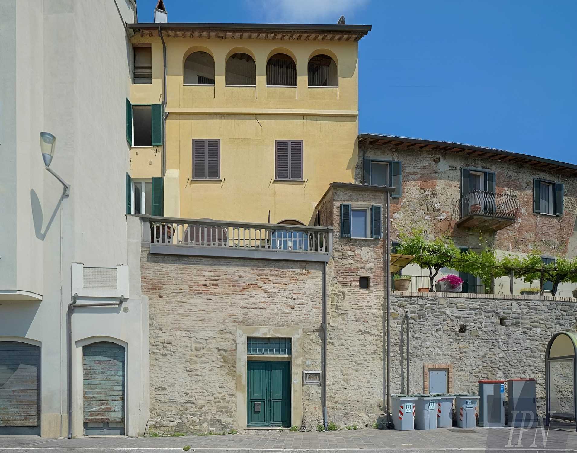 Bilder Historiskt stadshus i Umbertide, Piazza Aprile
