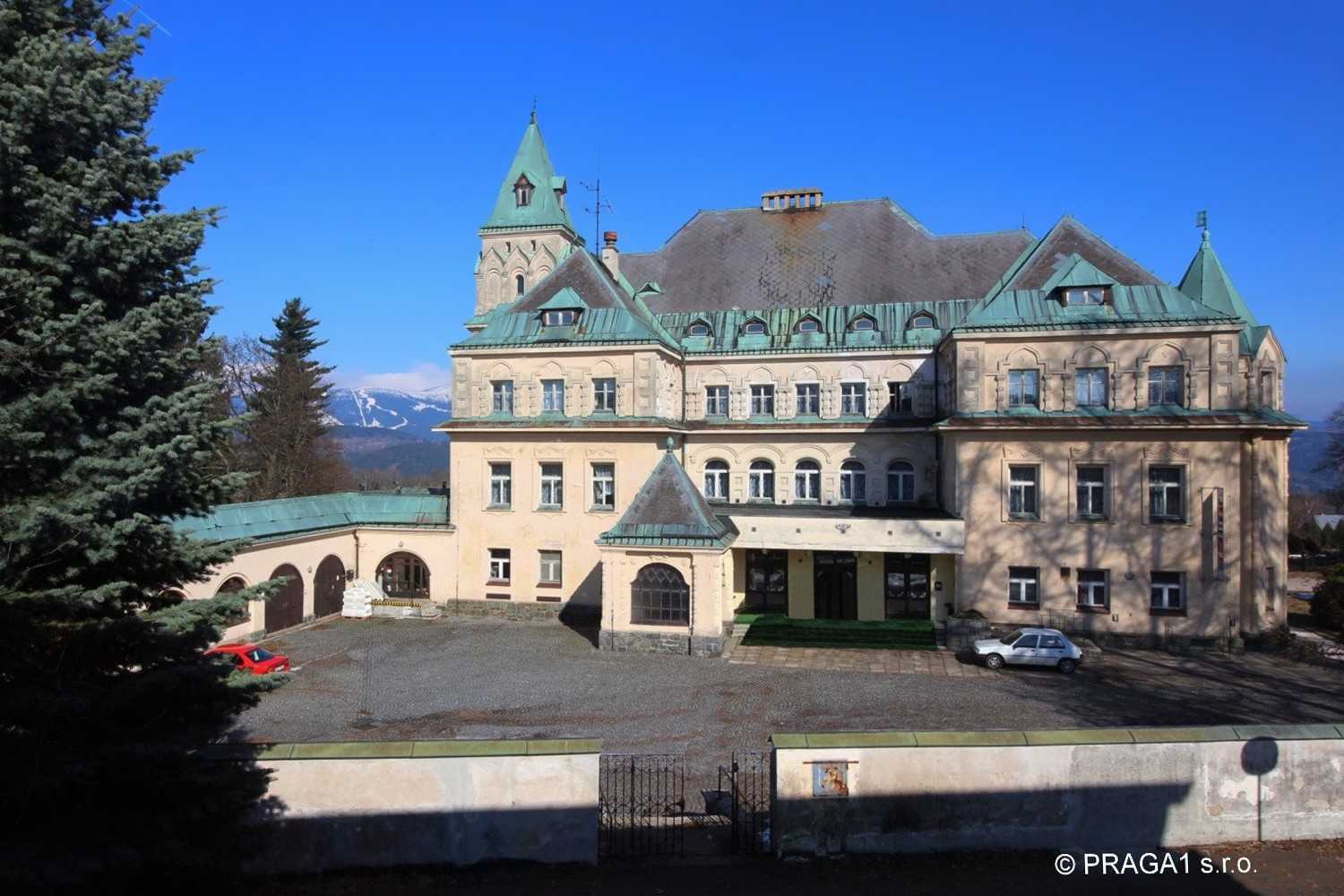 Bilder Chateau hotel in mountains