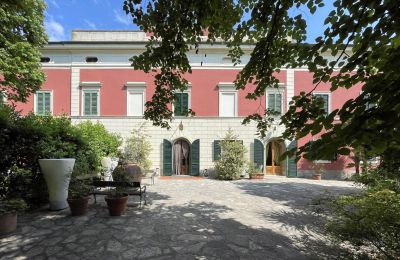 Charakterimmobilien, Villa aus dem 19. Jahrhundert mit kleinem Park bei Pisa