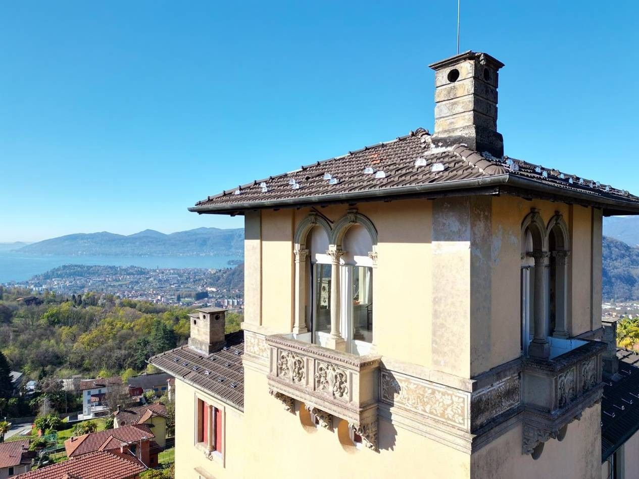 Bilder Leilighet i art nouveau-villa med utsikt over innsjøen, tårnsoverom, garasje og hage