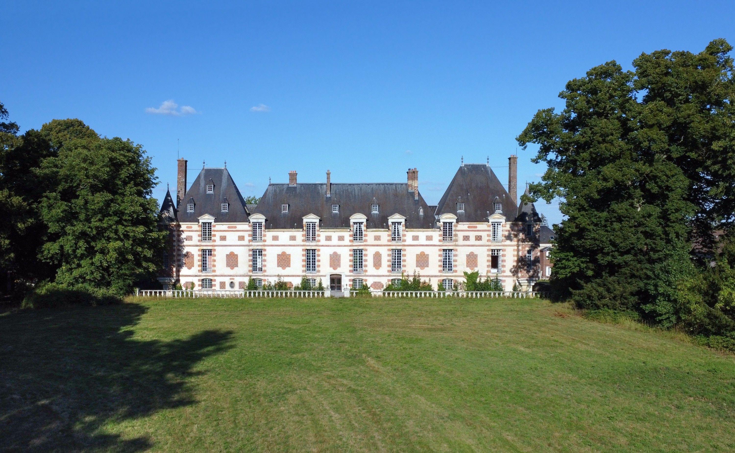 Images Château Louis XIII: kasteel in Normandië bij Parijs