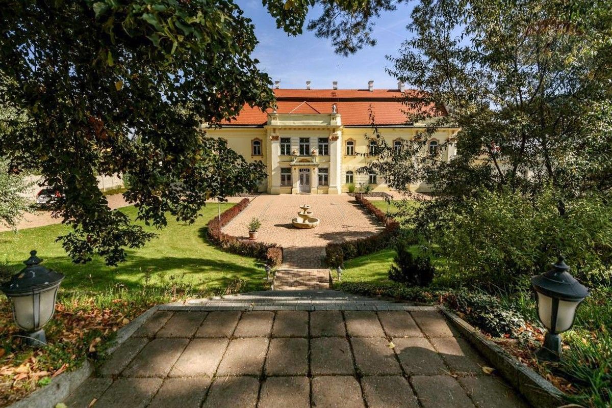 Fotos Jugendstil-Herrenhaus mit Park in der Westslowakei