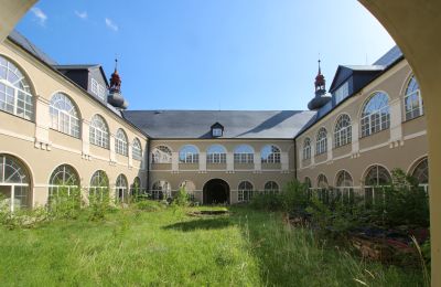 Slott til salgs Olomoucký kraj, Indre gårdsplass