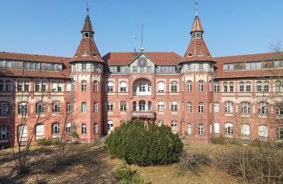 Ejendomme, Stor grund i skoven: Tidligere slot og sanatorium i Brandenburg