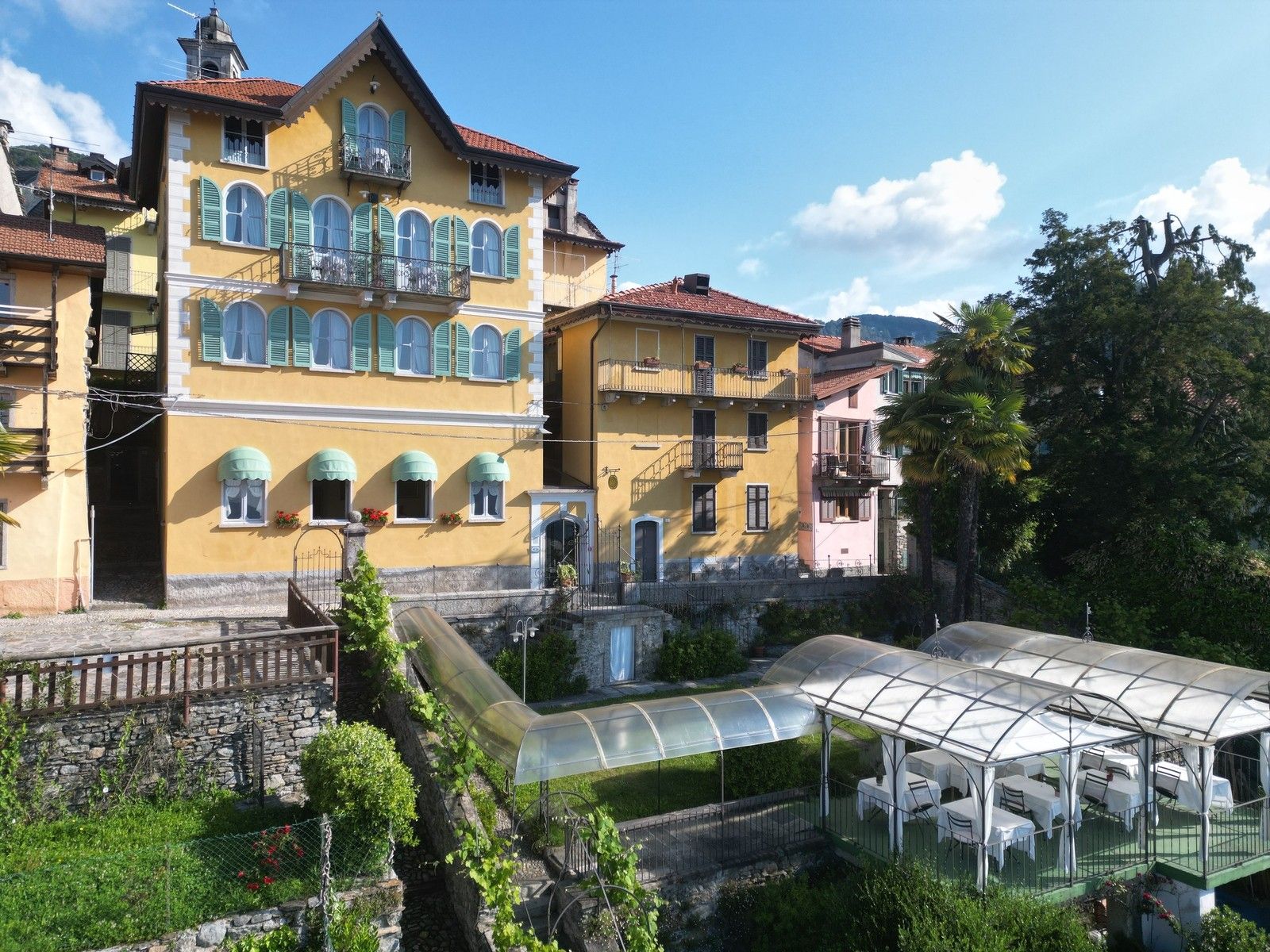 Fotos Historische Villa in Bee mit Seeblick und Garten