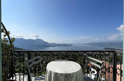 Historische Villa kaufen Bee, Piemont, Aussicht vom Balkon