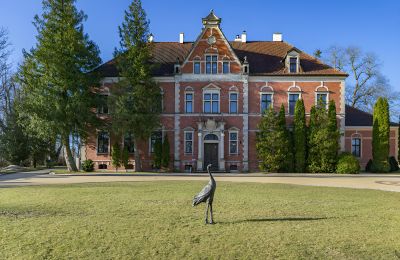 Ejendomme, Herregård med park og udhuse nær Østersøen