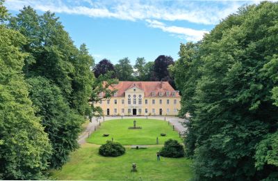 Charakterimmobilien, Barockes Schlossensemble mit historischem Barocksaal in der Nähe von Dresden