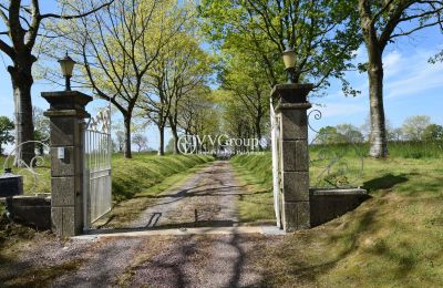 Lantgård till salu Coutances, Normandie, Inkörning