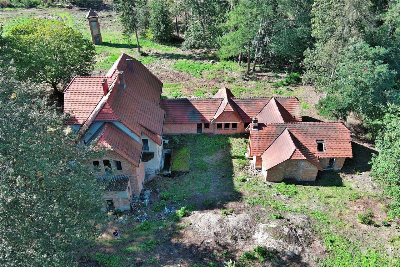 Bilder Old forester's lodge on Lake Hajka in West Pomerania