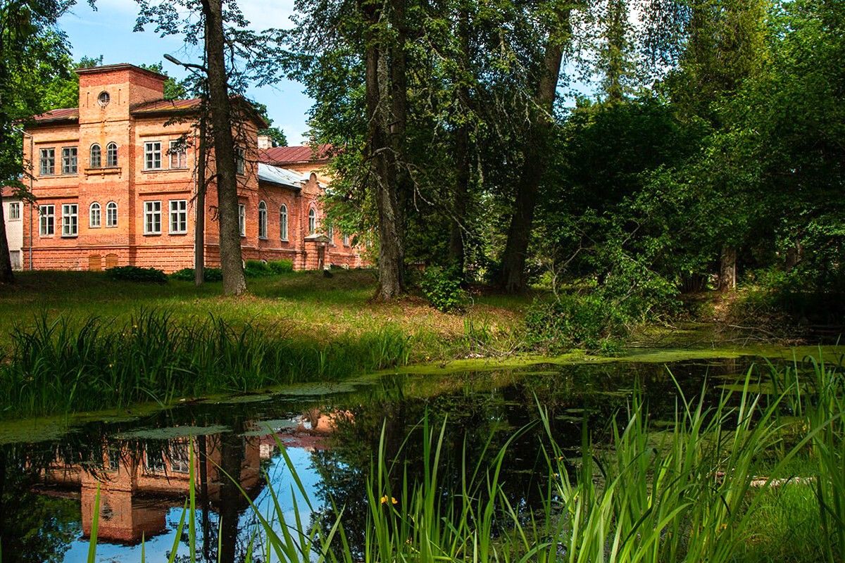 Billeder Smuk herregård i det nordlige Letland