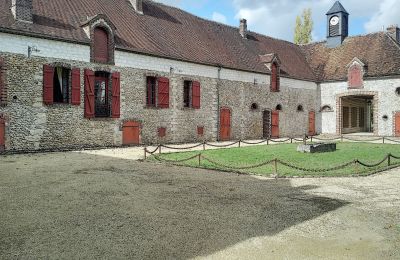 Schloss kaufen Burgund-Franche-Comté, Nebengebäude