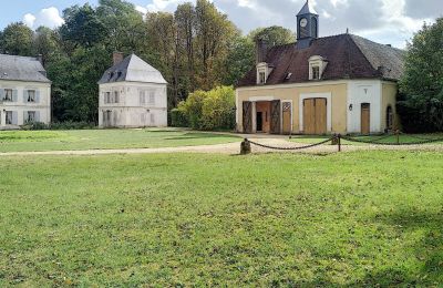 Schloss kaufen Burgund-Franche-Comté, Nebengebäude