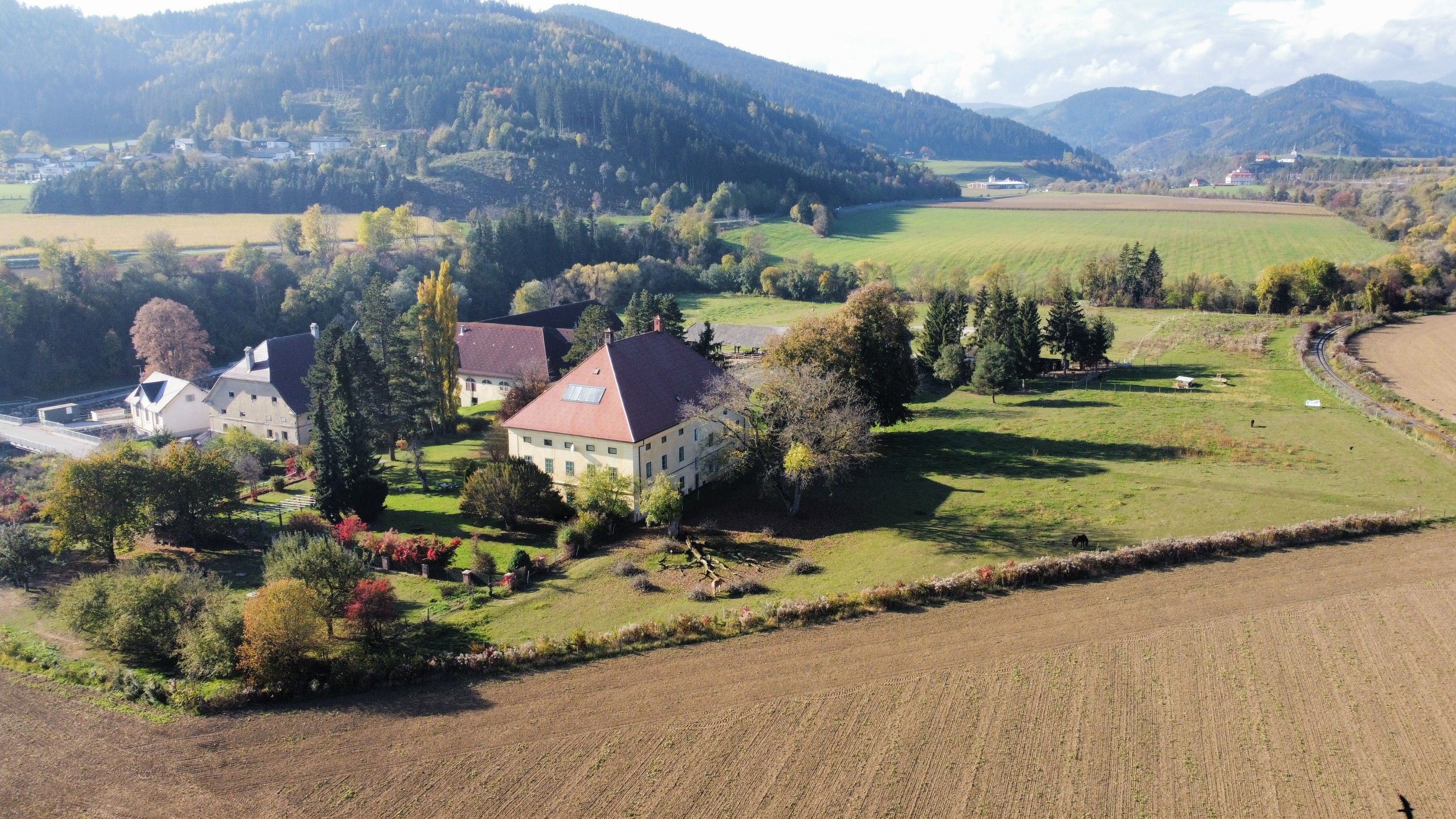 Bilder Historisk eiendom med slott i Kärnten, Østerrike