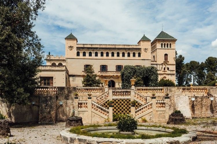 Fotos Historisches Anwesen mit Palast und Weinproduktion südlich von Barcelona