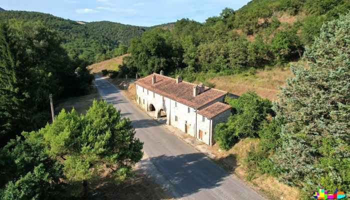 Lantgård till salu Perugia, Umbria,  Italien