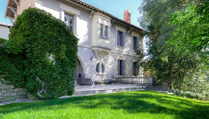 Historisk villa til salgs Uzès, Occitanie,  Frankrike