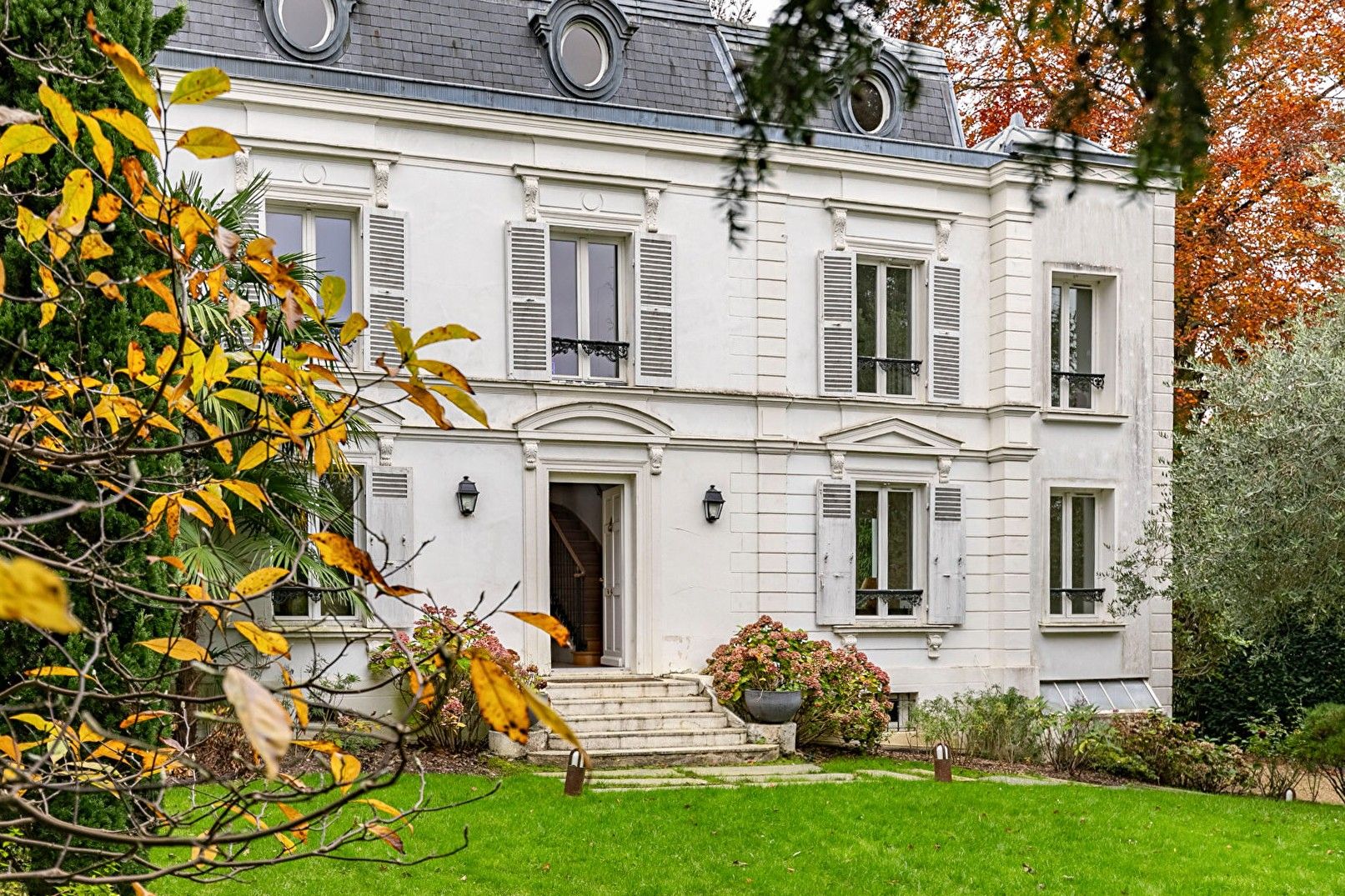 Bilder Elegant villa med lugnt läge nära Paris