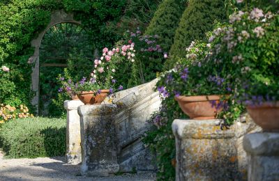 Slott til salgs Barjac, Occitanie, Hage