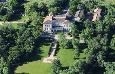 Slott til salgs Barjac, Occitanie, Dronefoto