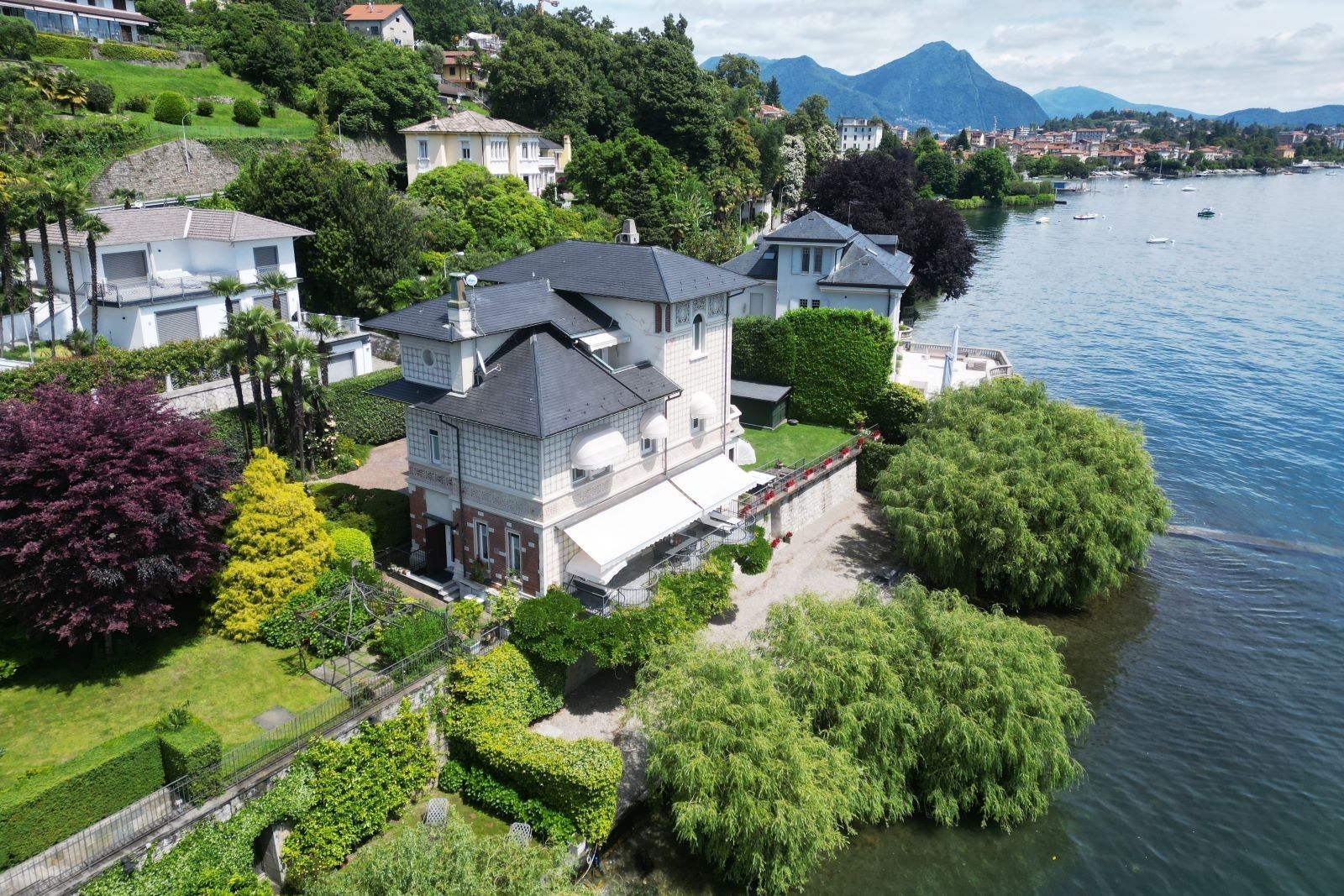 Bilder Historisk villa i Verbania med privat strand