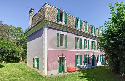 Karaktärsfastigheter, Herrgård med trädgård nära Lourdes