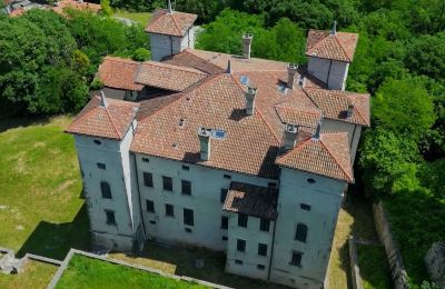 Karaktärsfastigheter, Slott i norra Italien, regionen Friuli-Venezia Giulia, med vingårdar och golfbaneprojekt – 110 hektar