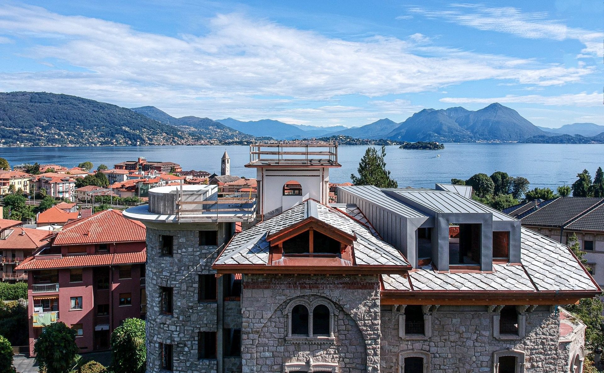 Bilder Prestigious period villa in Baveno in need of renovation