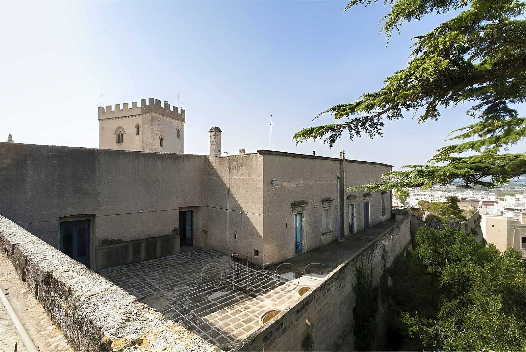 Fotos Castello Angioino - Schloss in Parabita, Apulien