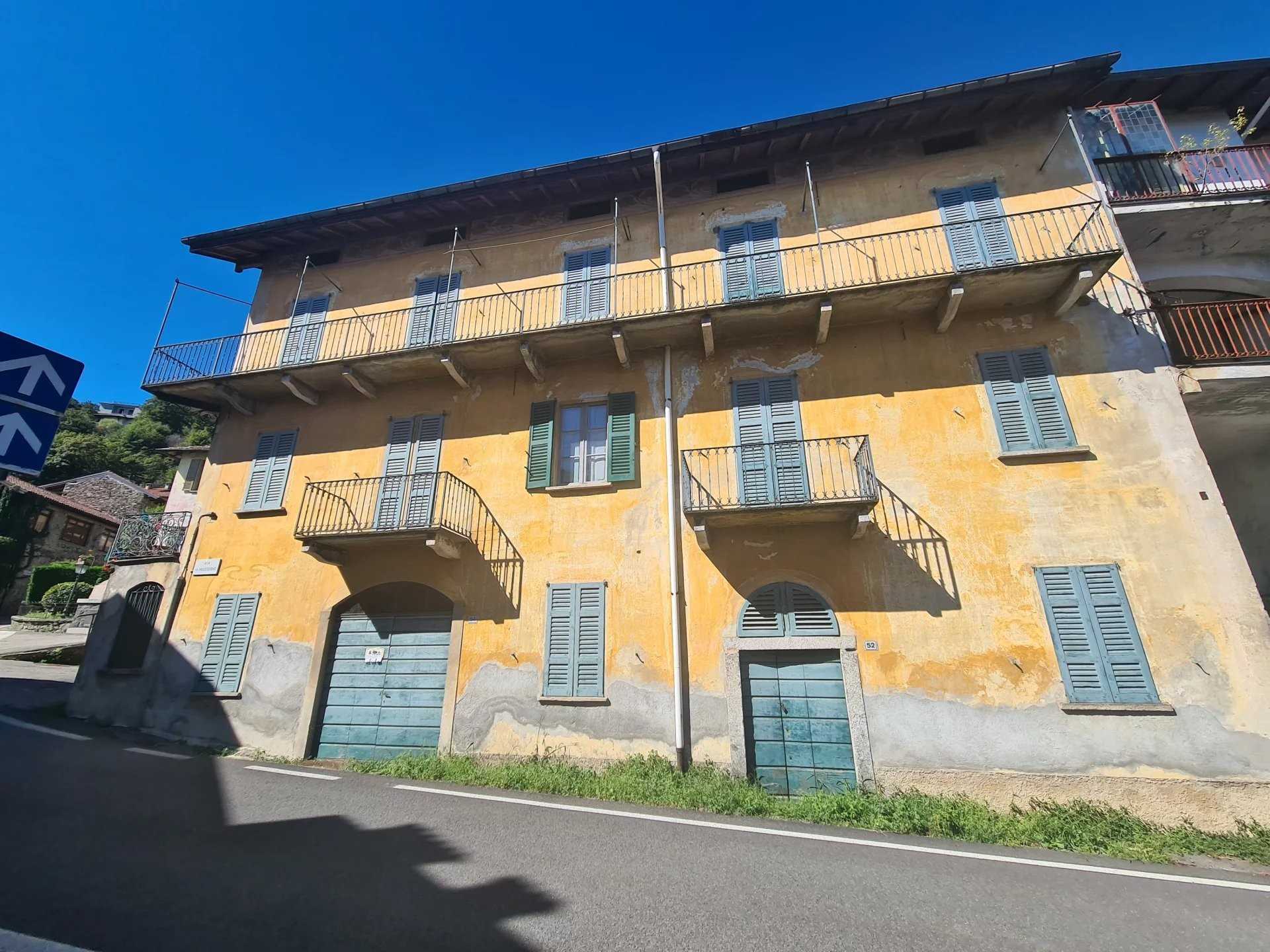 Bilder Old village house with lake view on Lake Maggiore