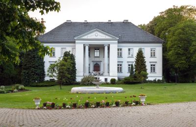 Charakterimmobilien, Klassizistisches Schloss in Maciejowice, Oppeln