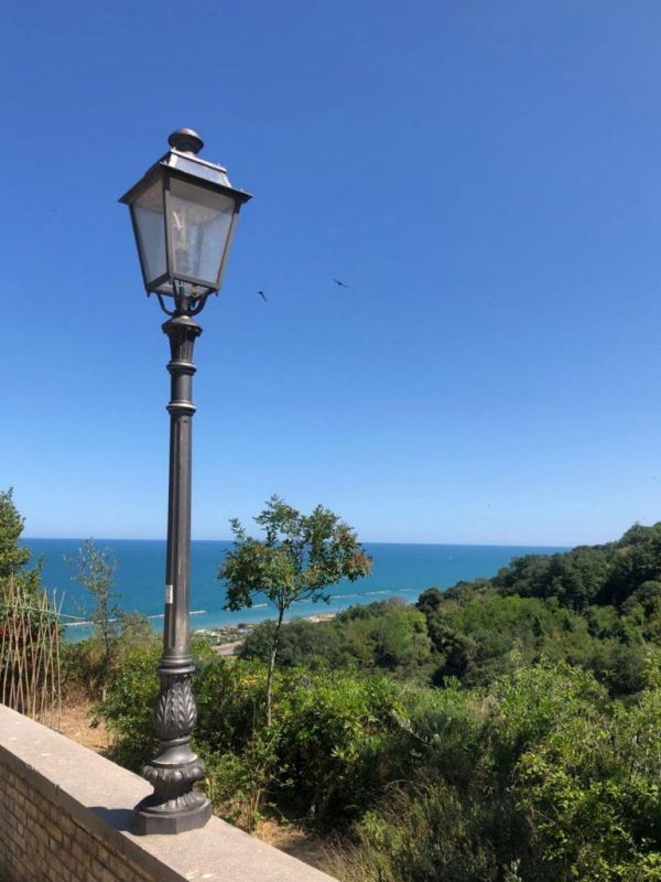 Blick von Torre di Palme, mittelalterliches Dorf in der Provinz Fermo - Region Marken